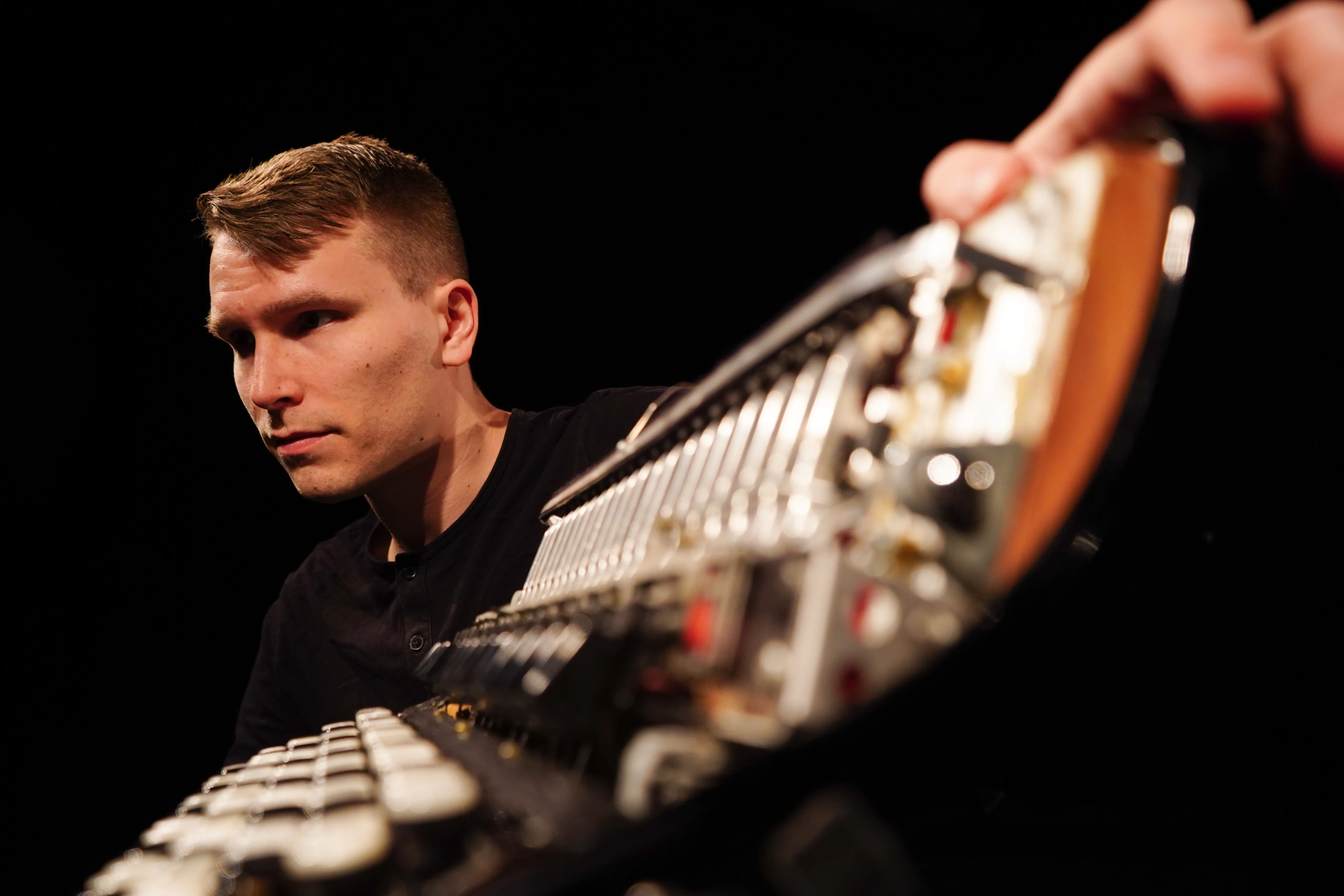 Matti Pulkki performing